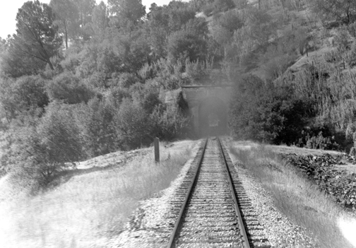 Tunnel 1